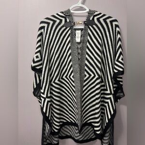 Dynamite Black White Geometric Knit Poncho Cape Shawl O/S